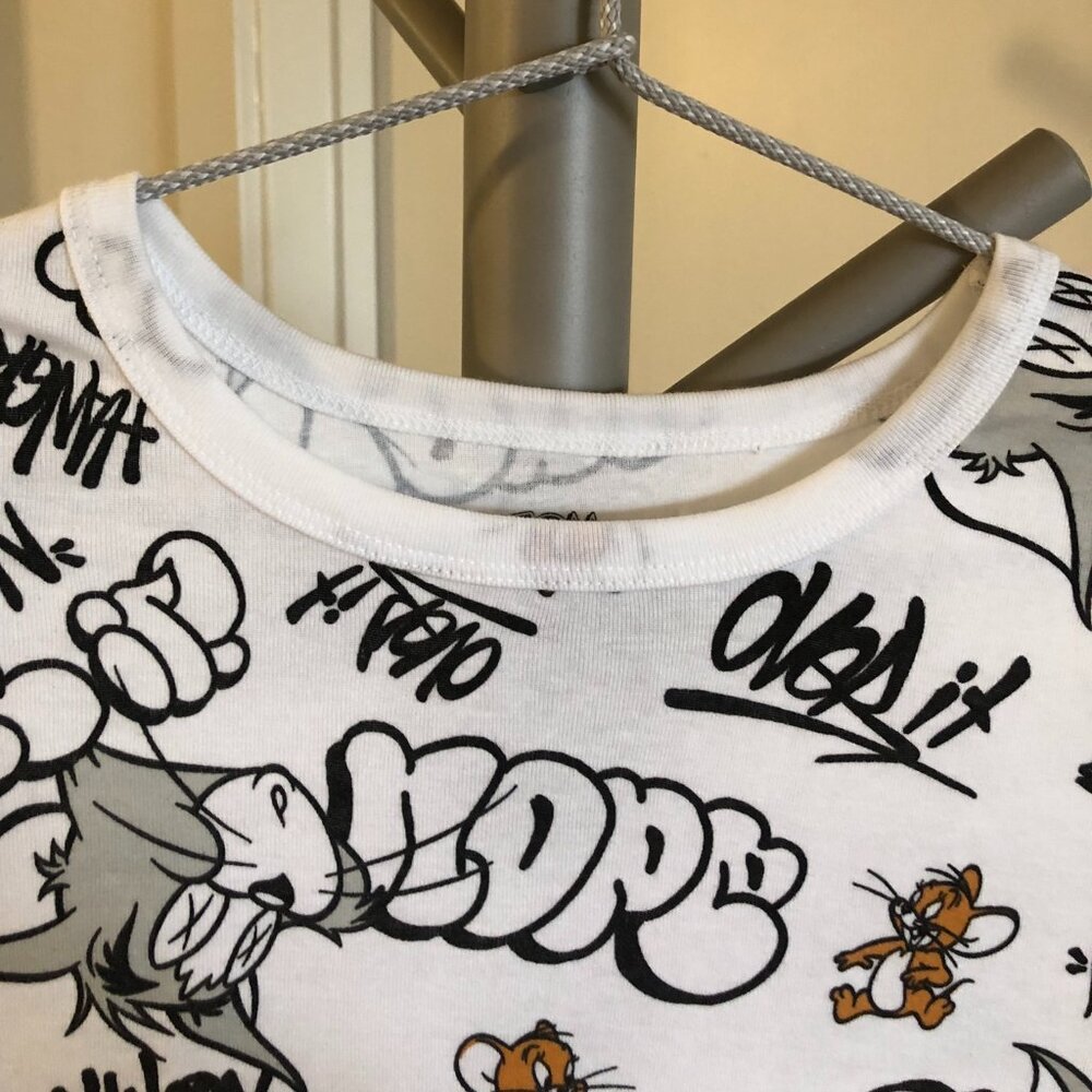 Tom & Jerry Baby Tee Cropped Crew Neck T-Shirt Size L Pullover All Over Print - Picture 3 of 15